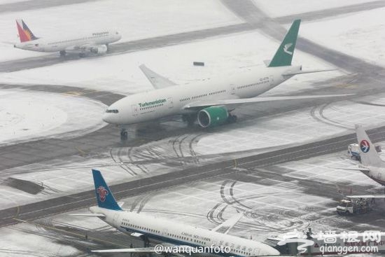 亲爱的旅客，关上舱门后别再问为什么还不飞了[墙根网]