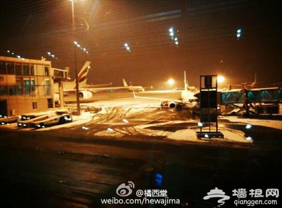 亲爱的旅客，关上舱门后别再问为什么还不飞了[墙根网]