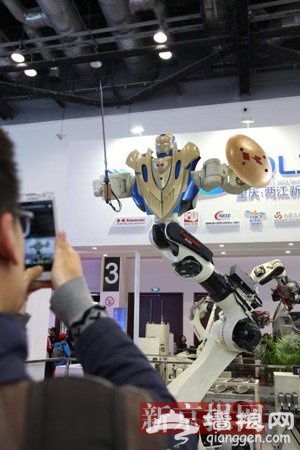 世界机器人博览会在京举办 美女机器人引围观(图)
