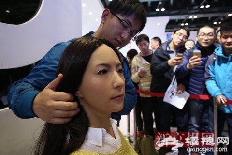 世界机器人博览会在京举办 美女机器人引围观(图)