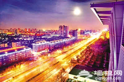 北京长安街西延长线景观工程夜晚“绽放”。
