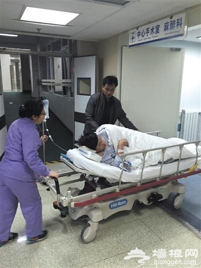 “南航急救门”乘客质疑“999舍近求远”