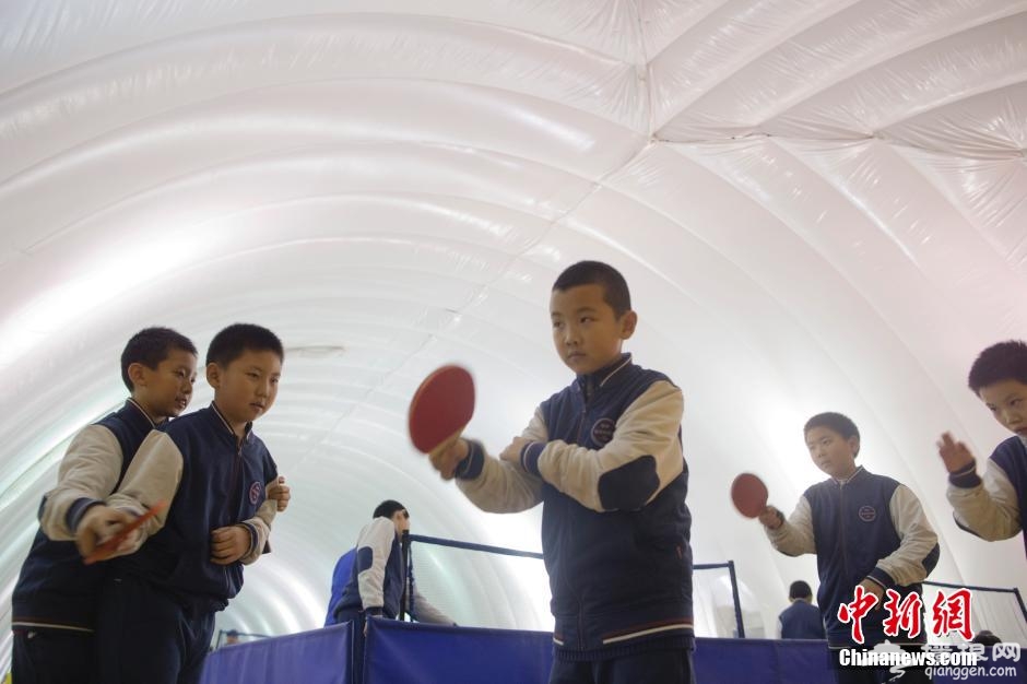 学校建充气膜体育馆抵抗雾霾[墙根网]
