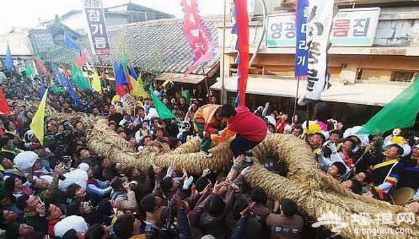 韩国拔河申遗成功 网友：不是白菜都买不起了吗