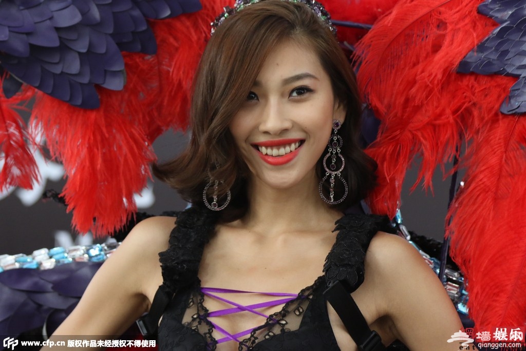 2015环球小姐亮相赌城秀性感身材[墙根网]