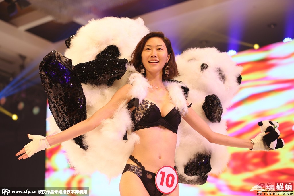 2015环球小姐亮相赌城秀性感身材[墙根网]