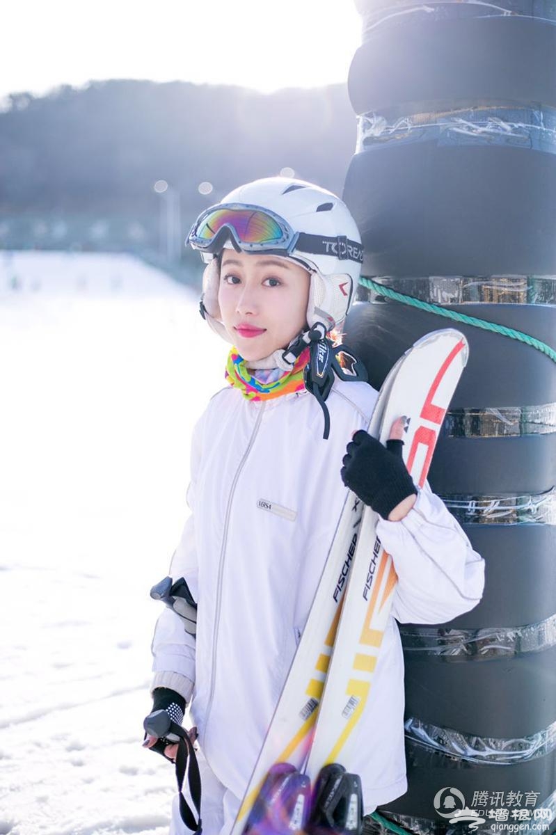 大连女神老师成雪道上风景线 被赞全能[墙根网]
