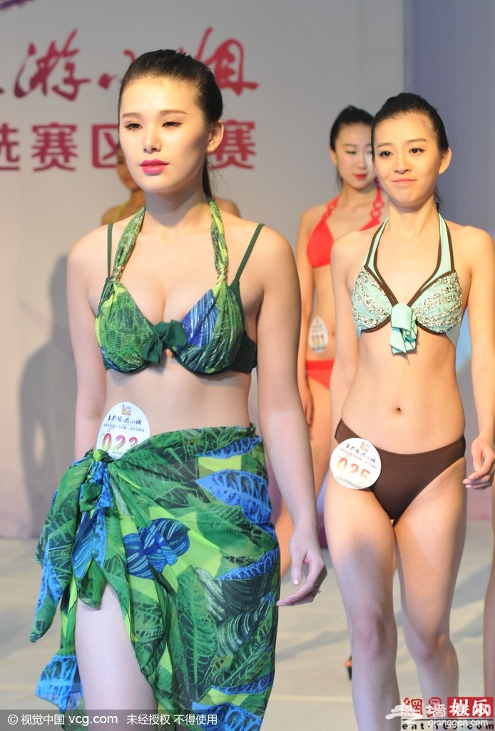 世界旅游小姐沈阳决赛 寒冬羽绒泳装齐上阵