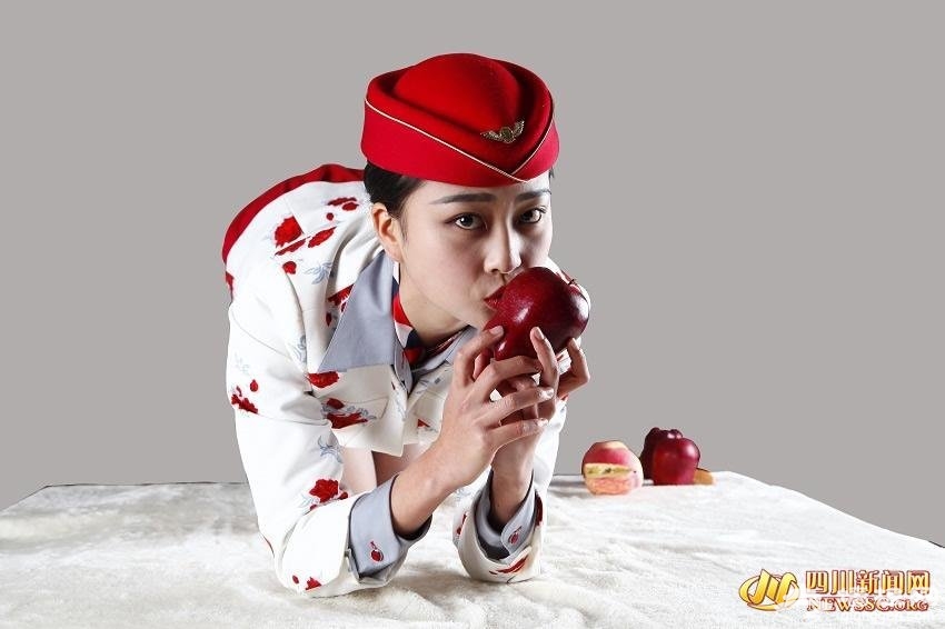 空姐网上售卖带吻苹果  你会买吗？[墙根网]