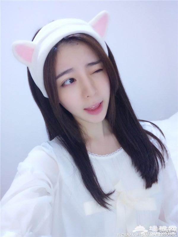 熊猫TV老板娘出现了？王思聪与女子当街热吻直奔酒店[墙根网]