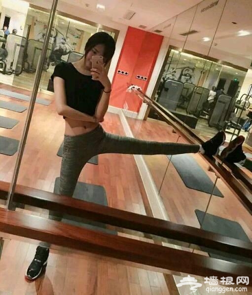 女网友秀健身房私照 凹凸身材美艳吸睛[墙根网]