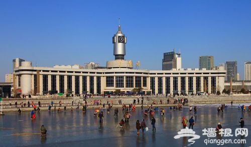 海河与卫津河上的野冰场(来源：网络)