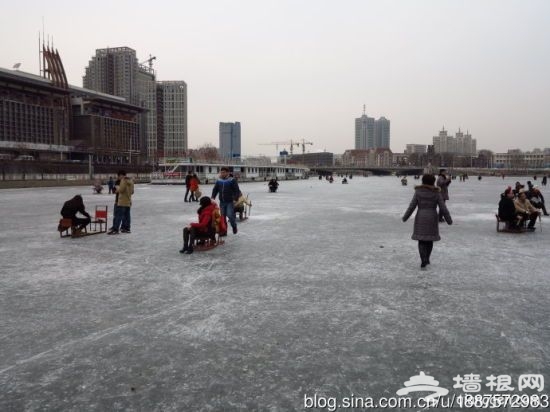 冬季海河上欢乐的人们(来源：网络)