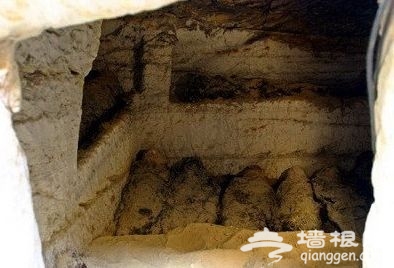 清代将军墓现盗坑 朝阳群众发现盗洞报警