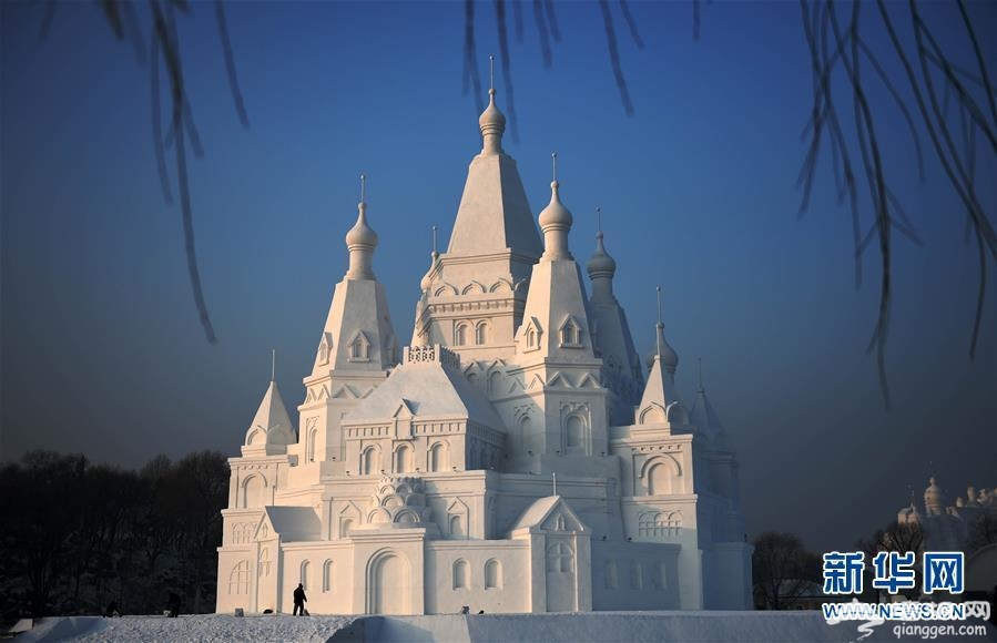  世界最高雪塑建筑哈尔滨太阳岛雪博会园区落成[墙根网]