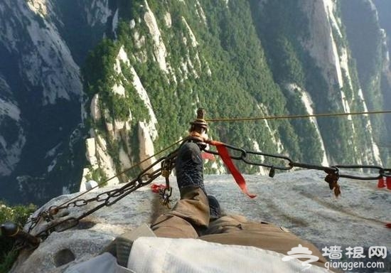 看着就腿软超危险的华山栈道[墙根网]