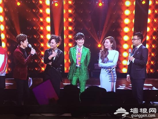 李宇春、周笔畅、张靓颖同台亮相