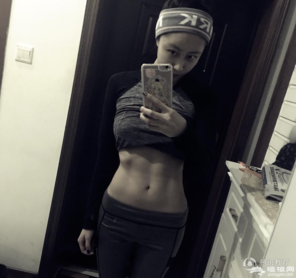 大连女神老师秀健身照 新年练腹了吗？[墙根网]