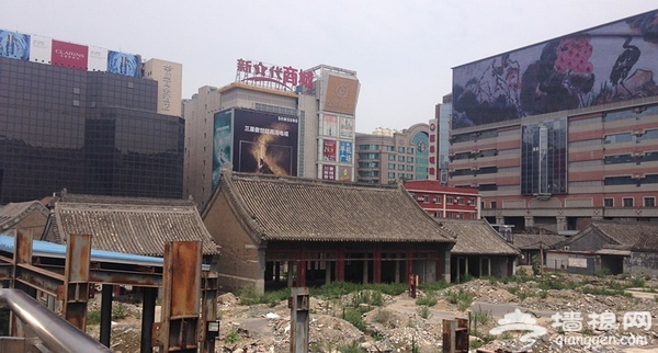 修建中的旧址