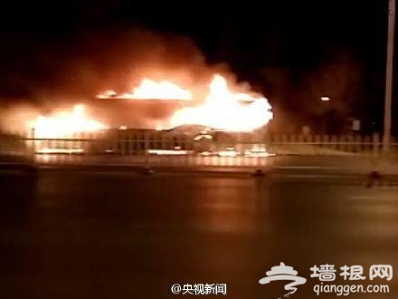 宁夏银川301路公交发生火灾14人遇难