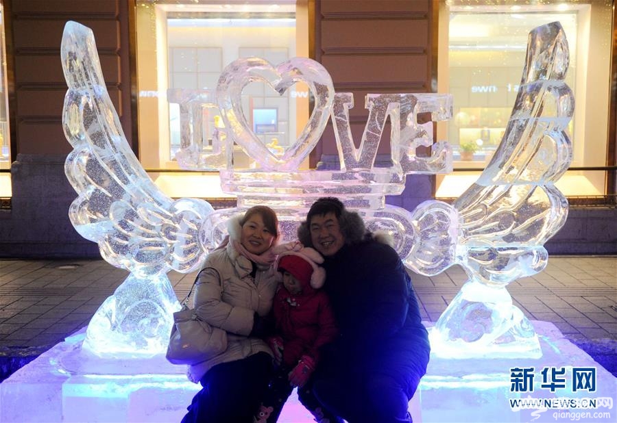 第32届中国·哈尔滨国际冰雪节开幕  哈尔滨变身冰雪“不夜城”[墙根网]
