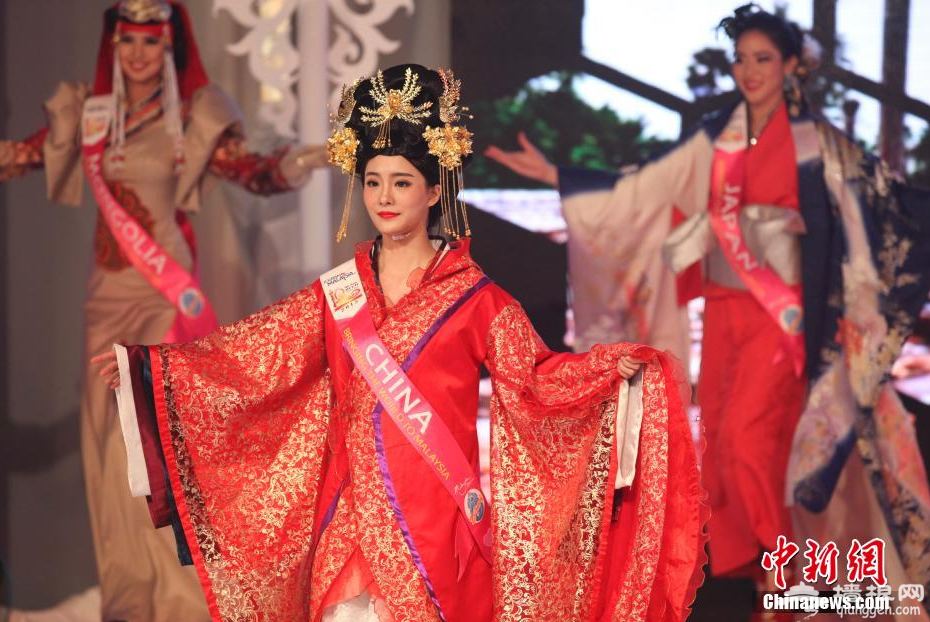 世界旅游小姐决赛 众佳丽吸睛[墙根网]