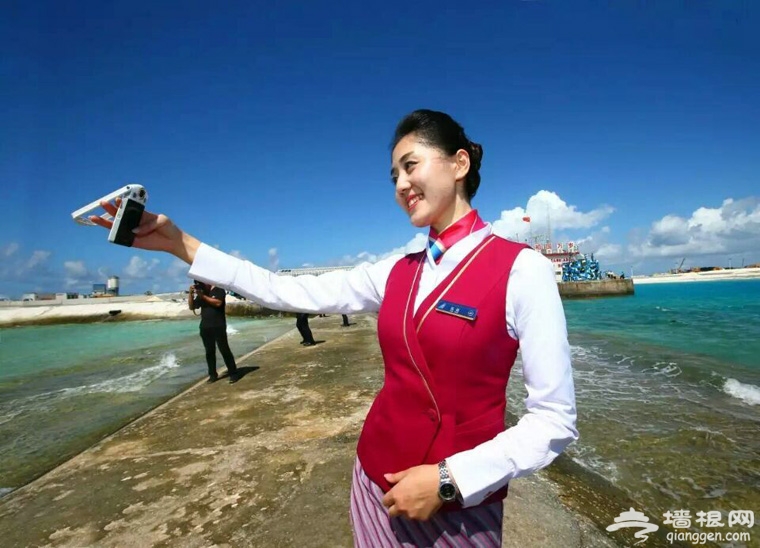 试飞成功 中国空姐登上南沙永暑礁拍照[墙根网]