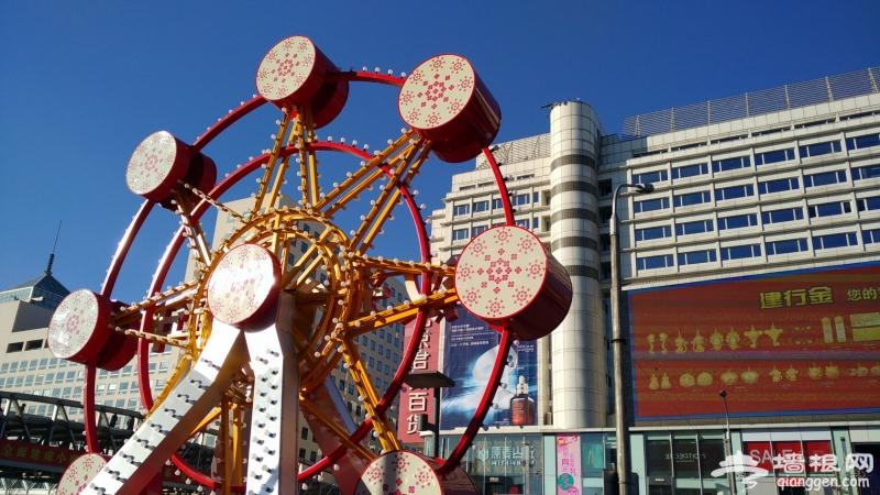 北京西单张灯结彩迎猴年[墙根网]