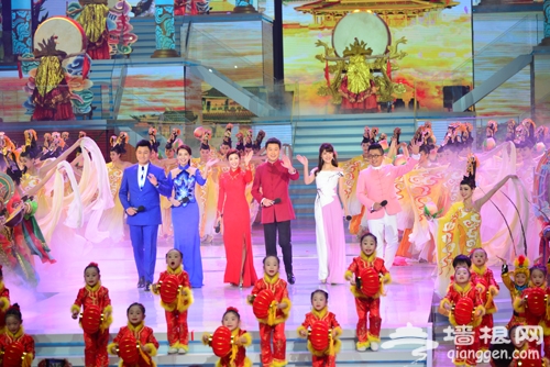 春晚主持人春妮、曹扬、栗坤、曹一楠、悦悦、罗旭
