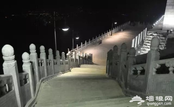 不到定都峰，枉到北京城[墙根网]