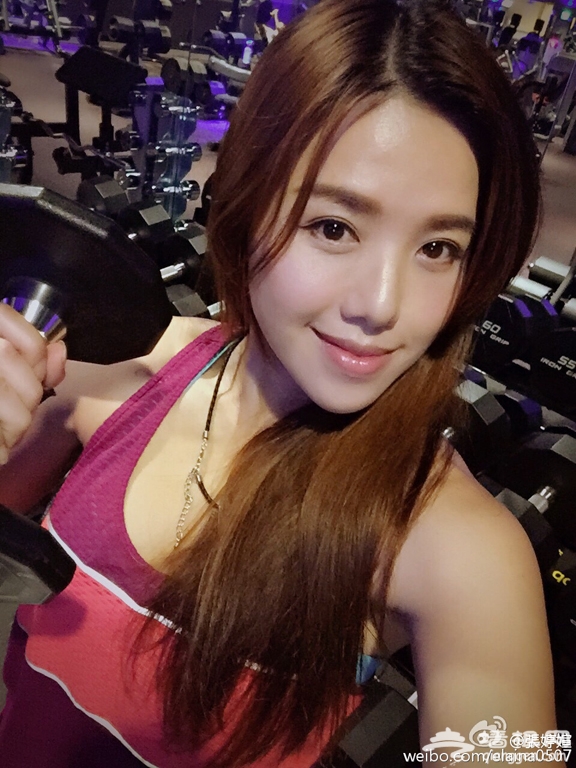 女神范十足的健身辣妈 美腿翘臀秀S曲线
