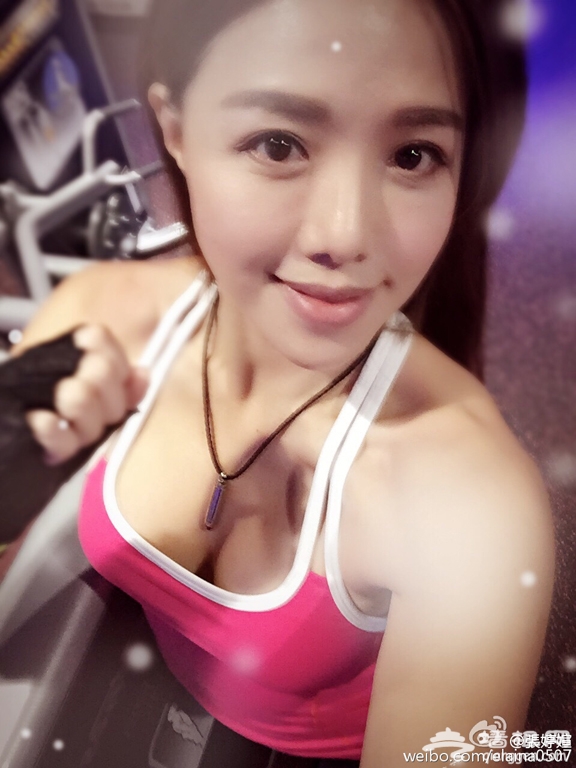 女神范十足的健身辣妈 美腿翘臀秀S曲线