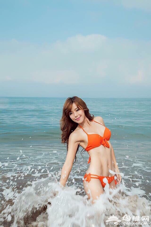 女神范十足的健身辣妈 美腿翘臀秀S曲线