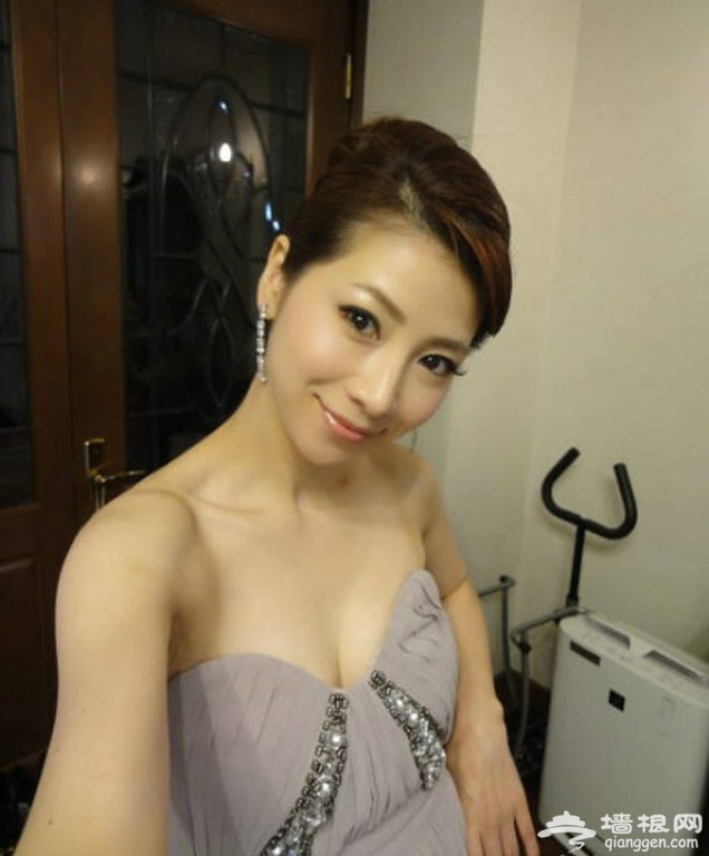 女神范十足的健身辣妈 美腿翘臀秀S曲线