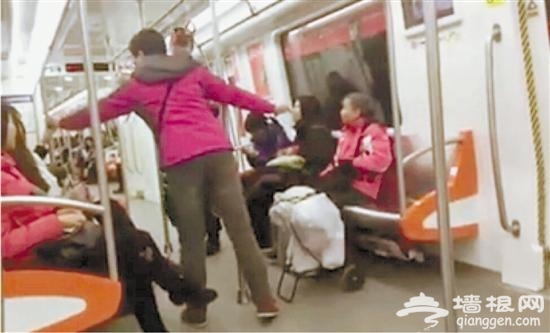 杭州地铁现大声打电话“咆哮女”：我就是没道德