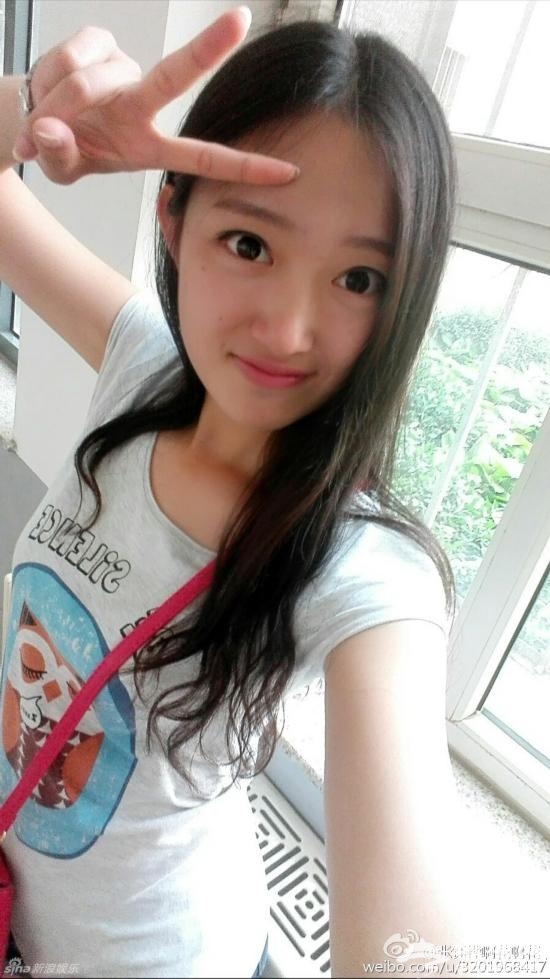 成语女神张钰桦走红 号称白话灵犀台下温婉[墙根网]