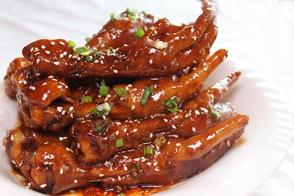 东北姥姥春饼店 玻璃面板上擀出的超薄春饼[墙根网]