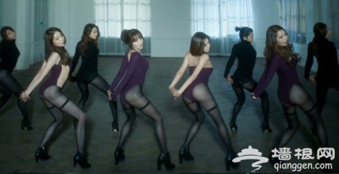 韩19禁女团频频掀衣 动作火辣[墙根网]