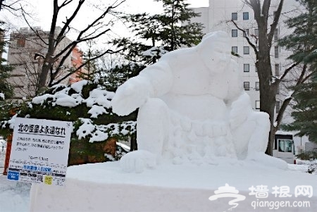 札幌冰雪节开幕 各式造型雪雕亮相