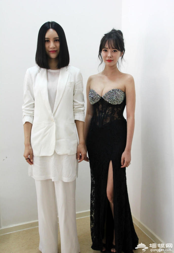 河大成女友私照曝光 镂空礼服秀大长腿[墙根网]