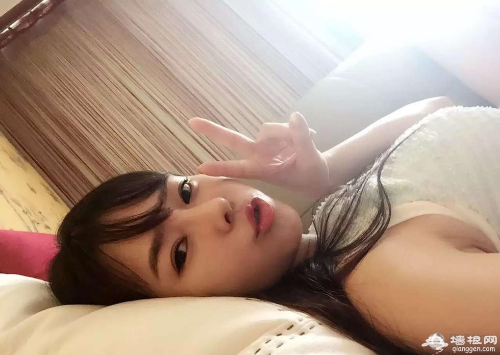 河大成女友私照曝光 镂空礼服秀大长腿[墙根网]