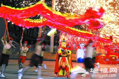 北京欢乐谷“大妙会” “火龙钢花”闹新春[墙根网]