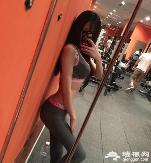 95校花秀健身私房照 A4腰翘臀颜值爆表[墙根网]