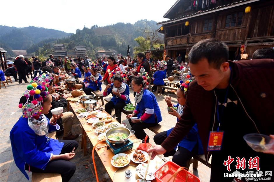 广西侗乡庆新年办“百家宴”[墙根网]