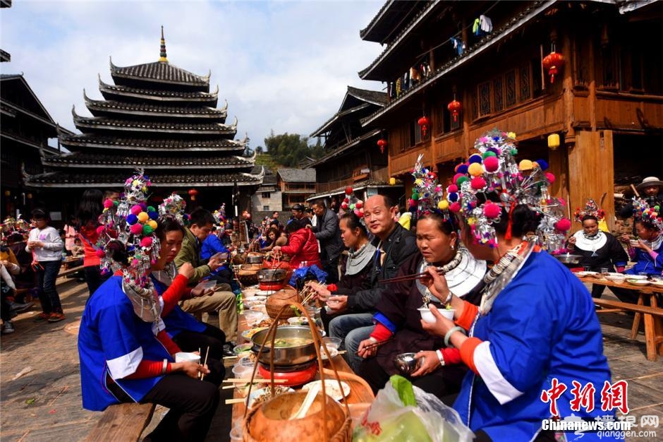 广西侗乡庆新年办“百家宴”[墙根网]