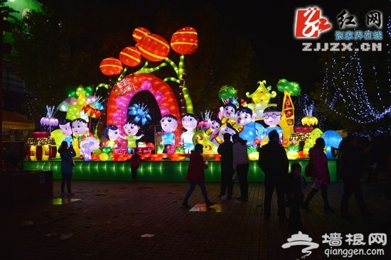 夜晚,各样五彩斑斓、妙趣横生的灯组已经吸引不少市民驻足
