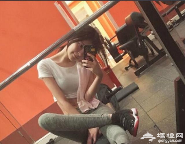 95后校花女神健身照秀火辣身材[墙根网]