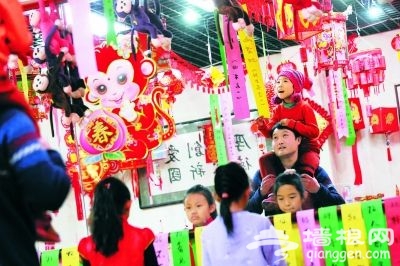 北京社区元宵灯会 居民自制花灯[墙根网]