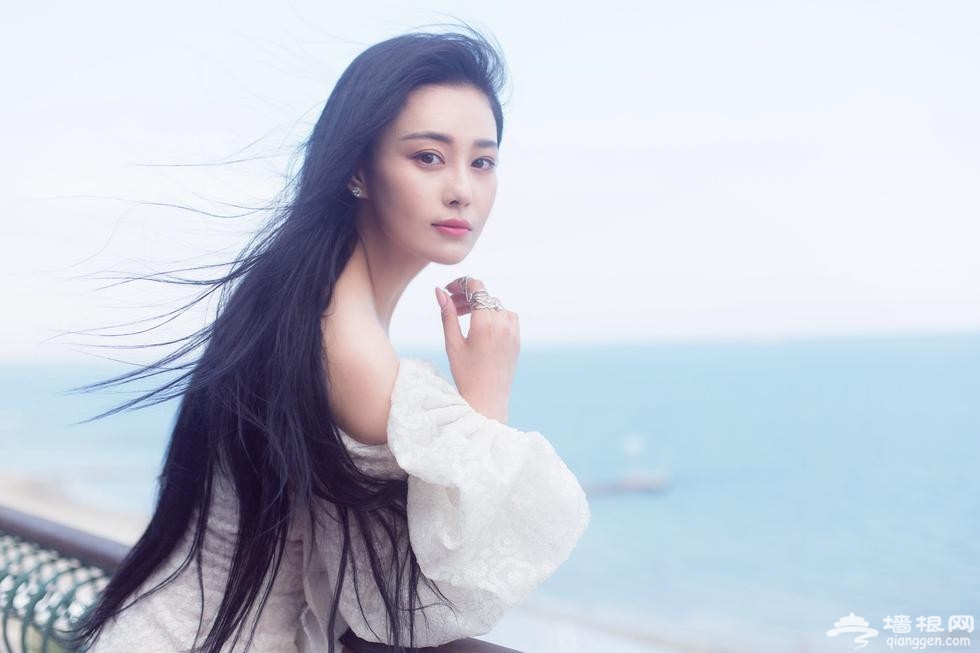张馨予威尼斯红毯造型变身“人鱼小姐”[墙根网]