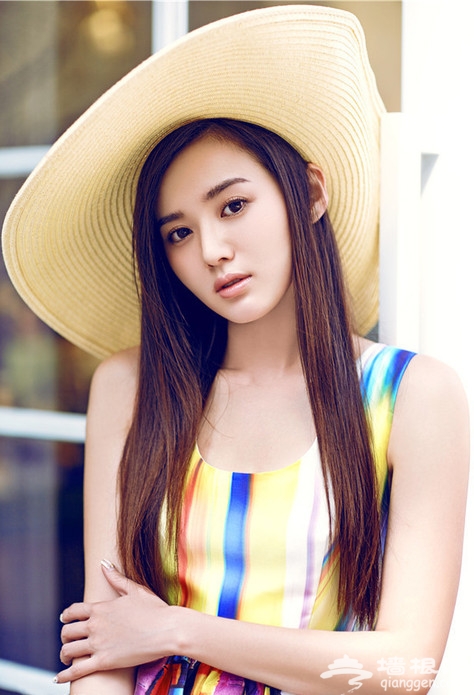 江铠同清新甜美街拍 上演华丽蜕变！[墙根网]